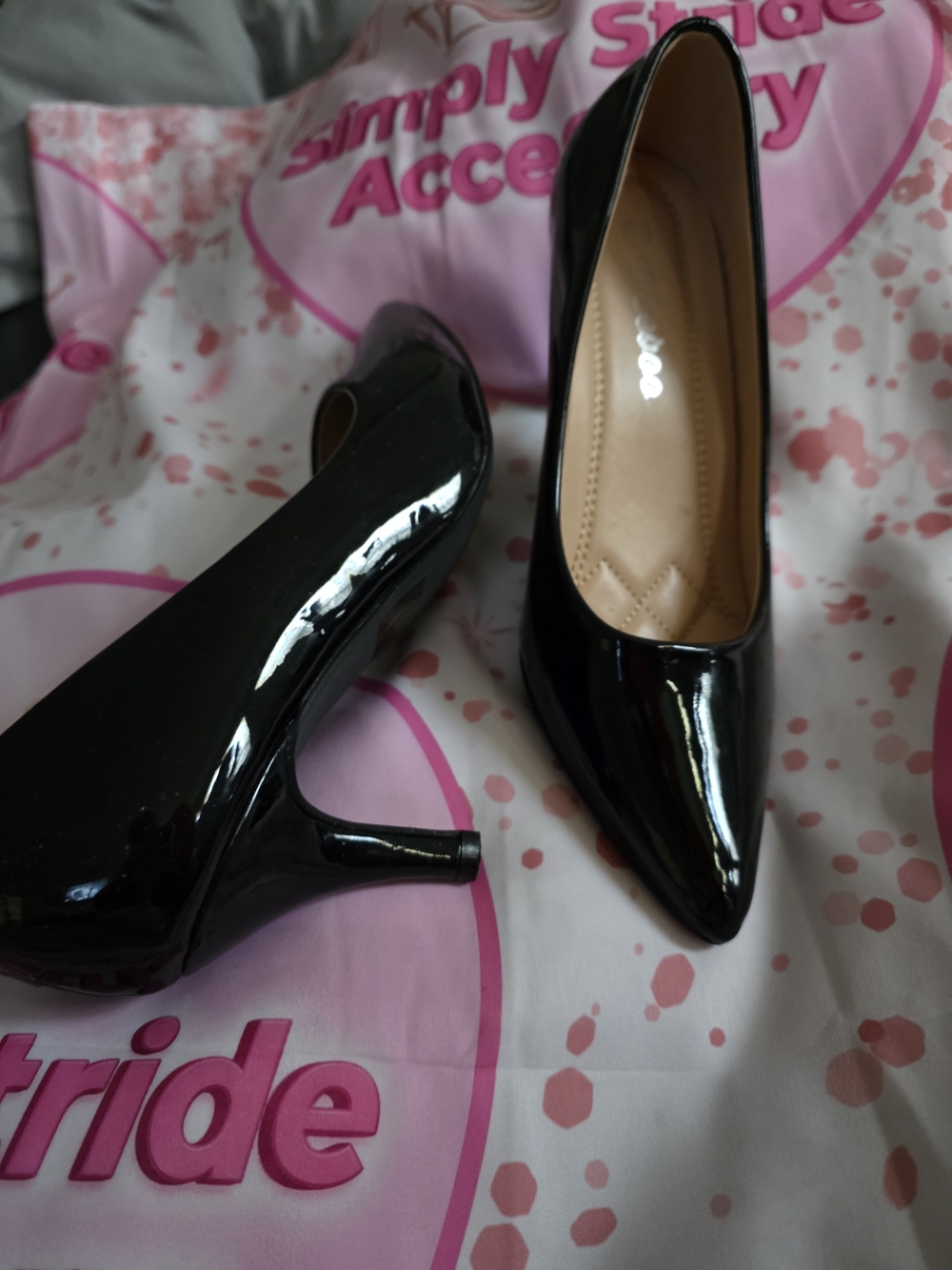 Black Patent Pointed-Toe Mid-Heel Pumps